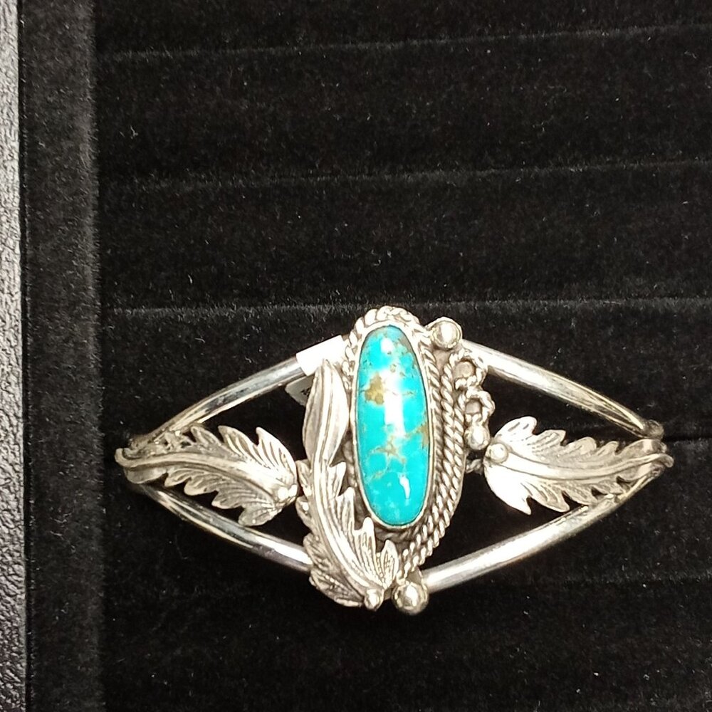 Beautiful Navajo Handmade Women's Cuff Bracelet